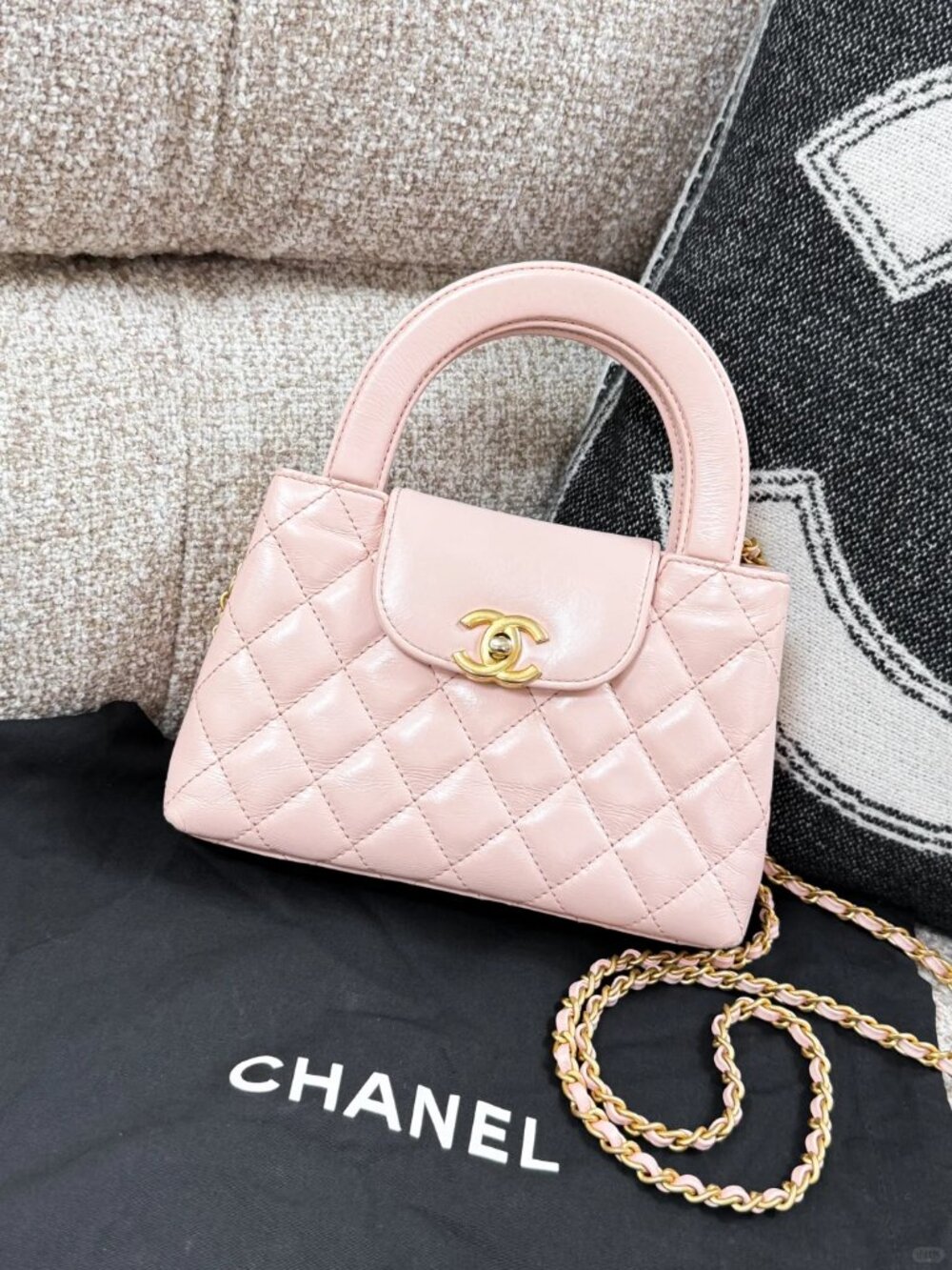 Classic CHANEL Bags: A Stylish and Versatile Choice for Elegance
